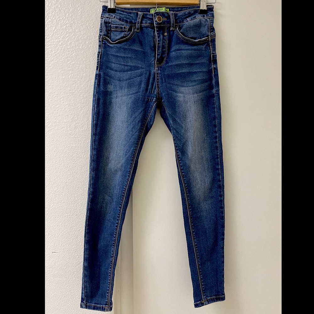 Butt Hugging Jeans - Super Cute!!